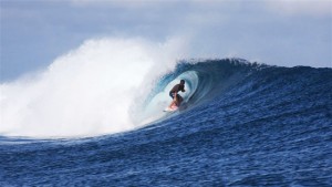 Tavarua-Fiji-cloudbreak-surfer-surfing