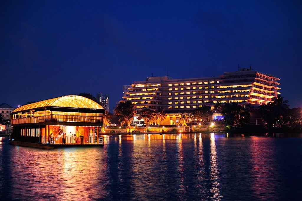 8-degrees-on-the-lake2