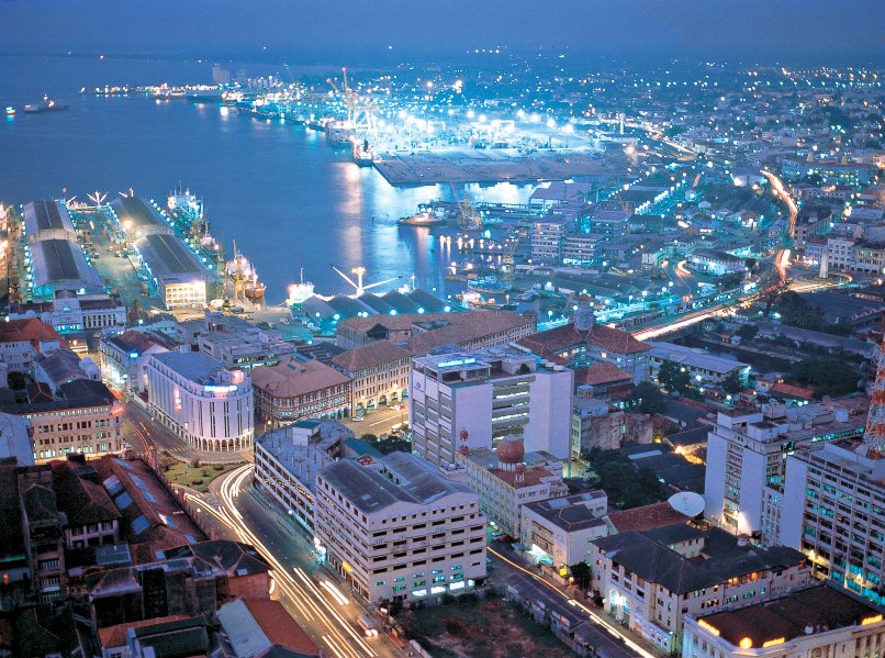 colombo-harbour-fort-at-night-image-courtesy-srilankan-airlines(1)